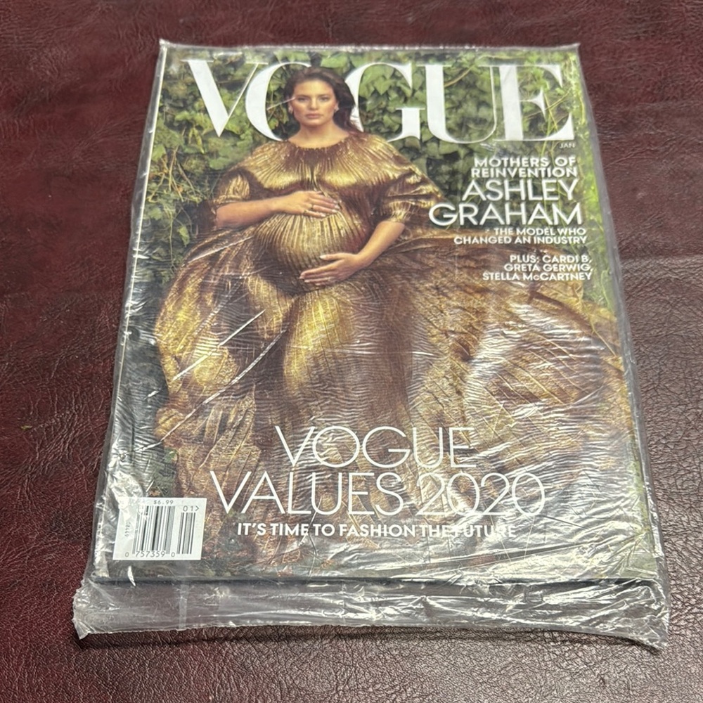 Vogue Magazine - Ashley Graham Jan/2020 Issue